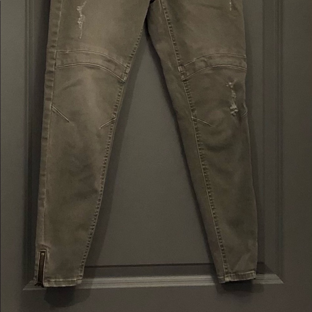 Zara Distressed Jeans - Picture 2 of 5